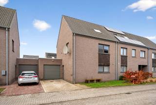 Deze aangename woning combineert comfortabel wonen met een uitstekende ligging. Ze bevindt zich in een rustige woonwijk, op korte afstand van...