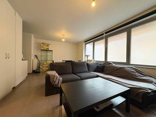 Dit appartement met een bewoonbare oppervlakte van 80 m² bevindt zich op de eerste verdieping en is vlot bereikbaar met de lift.Via de inkom komt u...