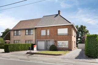 Op zoek naar ruimte en rust? Deze kloeke woning in de Hogenhovestraat 83 te Aarsele is gelegen tussen het centrum van Aarsele en Dentergem. Op...