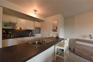 Heel mooi instapklaar gelijkvloers appartement bestaande uit een inkomhall, living, open ingerichte keuken, berging, 2 slaapkamers, badkamer,...