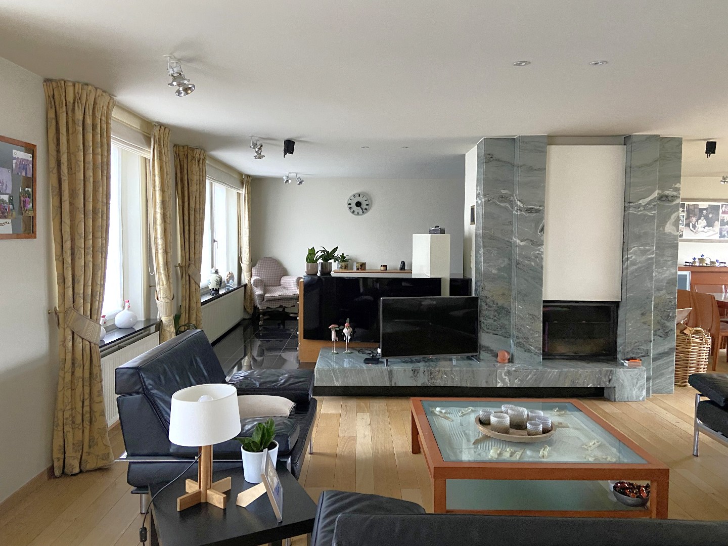 Multifunctioneel handelspand met luxueuze woonst op centrumligging in Sint-Eloois-Vijve! - foto 5