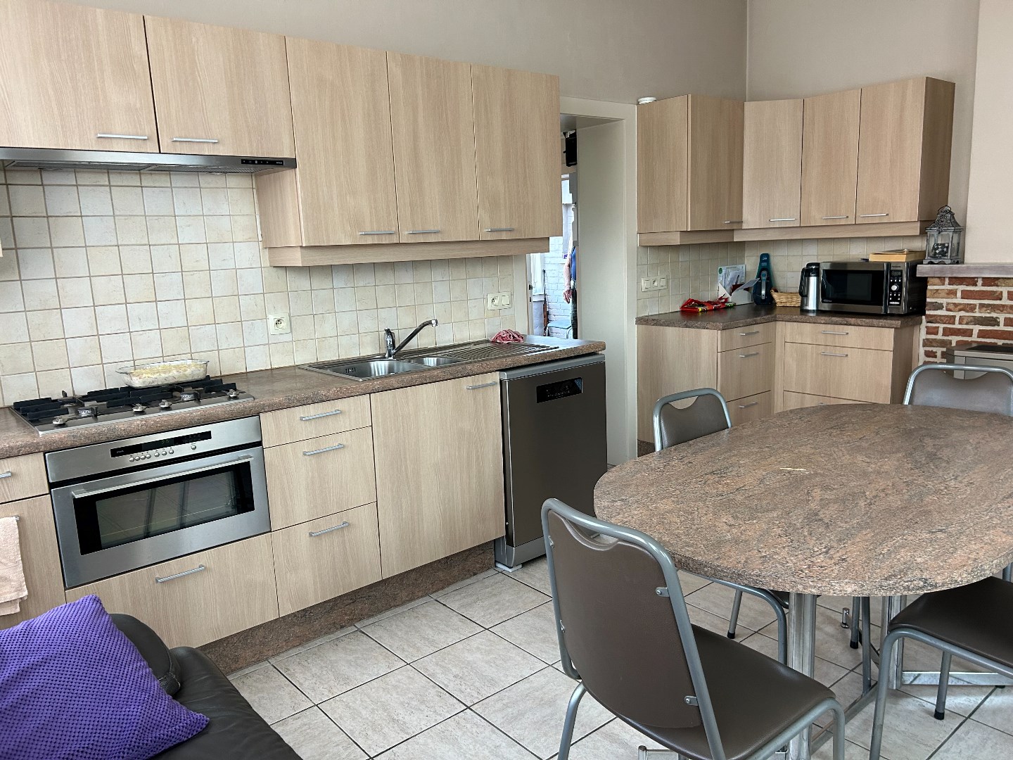 Grote en stevige woning, met garages, bergruimte en tuin op 1.324m² - foto 5