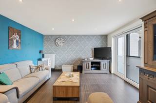 ALTRO VASTGOED VERKOOPT! In de Twaalfbunderstraat 29 te Brakel bevindt zich deze volledig gerenoveerde gesloten bebouwing, ideaal als zorgeloze...