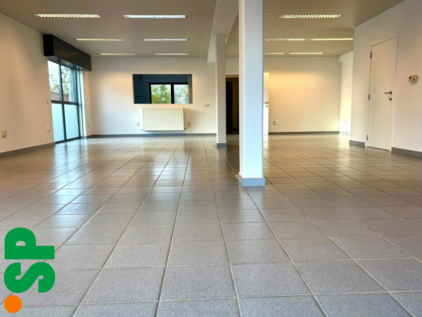 Ruim handelspand met centrale ligging.  - foto 2