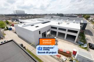 <span><span><strong>--- NIEUWBOUWZONDAG - ZO. 25 OKTOBER 2026 ---<br />--- BEZOEK DIT PROJECT - BEZOEKEN ENKEL OP AFSPRAAK ---</strong></span></span><br /><br /><span><span>Te <strong>Heernisse</strong>, het bedrijventerrein van Diksmuide, herrijst binnenkort <strong>Bedrijvenpark 'TIMELESS'</strong>, gelegen tussen de Nijverheidstraat en Diamantstraat.<br /><br />De bedrijvenunits bevinden zich in een gebied voor <strong>KMO-bedrijvigheid (milieubelastende industrie - zone klasse 1)</strong>. <br /><br />De units variëren in afmeting van <strong>109 m² tot 319 m²</strong>. Bij de meeste units zijn tussenverdiepen voorzien in het concept. Dit zorgt voor extra bruikbare vloeroppervlakte. <br /><br />Het betreffen degelijke, hoog kwalitatieve en instapklare verwarmbare gebouwen met een hoge isolatiewaarde en ultralaag energieverbruik. De buitenwanden zijn opgebouwd uit wolkarme grijze betonsandwichpanelen van 28 cm dik met 10 cm PIR isolatie. De gevels aan straatzijde zijn van hetzelfde type, maar de buitenschil is voorzien van een verticale belijning structuur (tussenwanden zijn 14 cm dikke massieve betonwanden). De gebruikte materialen zijn geselecteerd op kwaliteit, gering onderhoud en lange levensduur waardoor een hoge doorverkoopwaarde gewaarborgd blijft en dit dus tevens het ideale onroerend goed als investering betreft. <br /><br />Rond het bedrijventerrein bevinden zich op de site ook parkeerplaatsen. Laadpalen kunnen op heden nog voorzien worden. <br /><br /><strong><u>De nutsvoorzieningen:</u></strong></span></span>
<ul>
	<li><span><span><strong>Aansluiting stadswater </strong>inbegrepen in de vraagprijs;</span></span></li>
	<li><span><span><strong>Kabel Proximus</strong> in unit aanwezig;</span></span></li>
	<li><span><span>Iedere unit beschikt over een regenwaterput van 5.000L (met voorziening klaar voor aansluiting).</span></span></li>
</ul>
<span><span><strong><u>Kenmerken:</u></strong></span></span>

<ul>
	<li><span><span>De uiterste centrale ligging, dicht tegen het centrum van de boterstad en met vlotte verbinding langs de N369;</span></span></li>
	<li><span><span>Makkelijk verhuurbaar voor de investeerder en met mooi rendement;</span></span></li>
	<li><span><span><strong>Gewapend beton (incl. isolatie)</strong>;</span></span></li>
	<li><span><span>Kleinschalig bedrijvenpark;</span></span></li>
	<li><span><span>Verdiepingen aanwezig in de meeste units - extra oppervlakte voor gebruiker;</span></span></li>
	<li><span><span>Vuilwateraansluiting en WC afvoer;</span></span></li>
	<li><span><span><strong>Vrij van WVI.</strong></span></span></li>
</ul>
<span><span>Wenst u meer info over de beschikbaarheid, de oppervlaktes per unit en de detailprijzen? Aarzel dan niet en boek snel uw afspraak op ons kantoor. Het aanbod is beperkt dus wees er snel bij!<br /><br />Wie kiest om te ondernemen in bedrijvenpark 'TIMELESS' kiest voor kwaliteit en uitstraling. Door de concentratie aan kwalitatieve ondernemers die zich vestigen op het bedrijvenpark, zullen heel wat zakelijke wisselwerkingen ontstaan die u als ondernemer ten goede zullen komen. Ga voor groei en kies voor 'TIMELESS'.<br /><br /><em>Oplevering ca. NAJAAR 2026.</em><br />P.S.: Momenteel werken wij met reservatieovereenkomsten. </span></span>