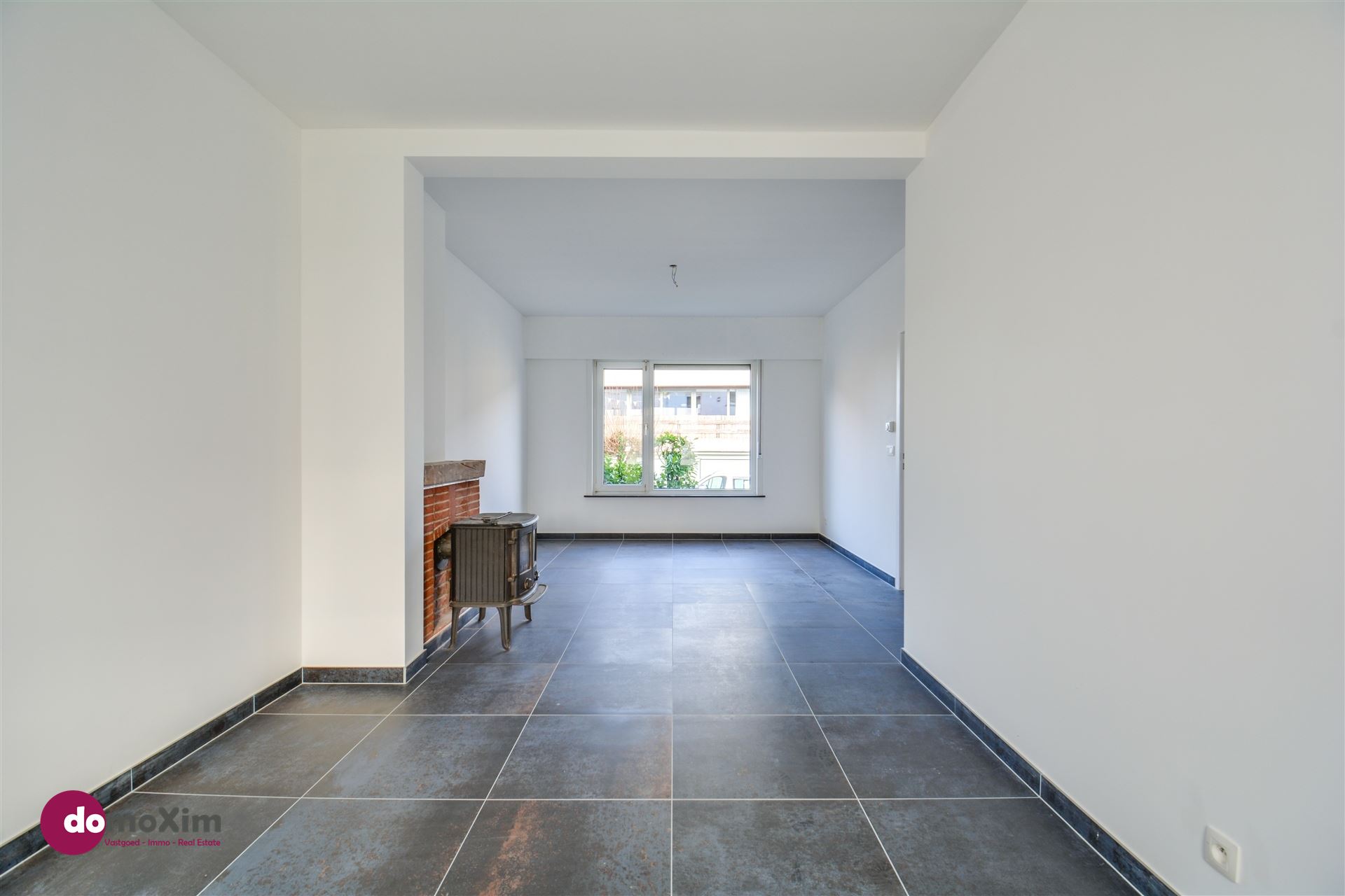Move-in ready, fully renovated home with 3 bedrooms, large attic space, garden and garage in quiet neighborhood in Zaventem - photo 4
