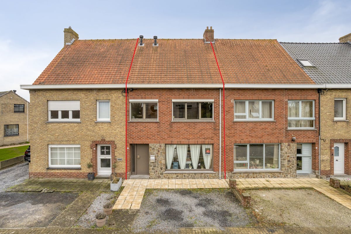 Instapklare woning met 3 slaapkamers, 2 badkamers, zuidgerichte tuin en garage. - foto 2