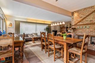 Op een goede locatie te Keerbergen bevindt zich deze ruime woning met 4 (mogelijks 5) slaapkamers op een mooi perceel van 1100m². U geniet hier...