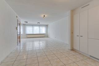 Dit ruime gelijkvloerse appartement is gelegen in het centrum van Lichtaart en maakt deel uit van een kleine, rustige residentie.De indeling is als...