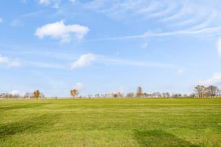 Instapklare gezinswoning te Achterbroek met open groen uitzicht, tuin, parking en 3 slaapkamersDeze instapklare en verzorgde woning combineert...