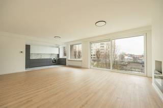 Op zoek naar een lichtrijk appartement met een vleugje nieuwbouwgevoel én een toplocatie vlakbij het centrum van Wilrijk? Dan zit je goed in...