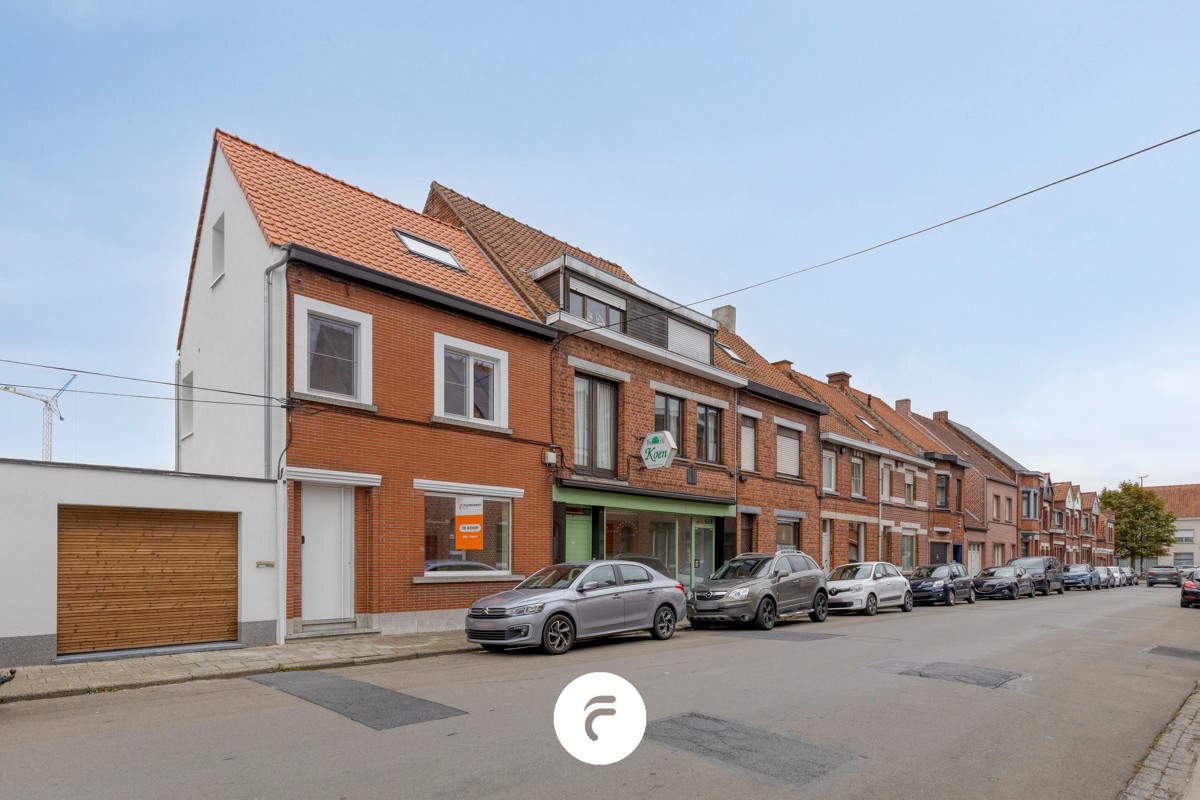 Compleet gerenoveerde woning met autostaanplaats en zongericht terras - foto 1