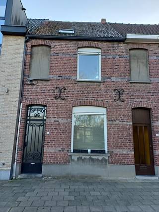 Leuke woning met 3 slaapkamers, lichtrijke leefruimte, badkamer en keuken . Zuidgerichte tuin...