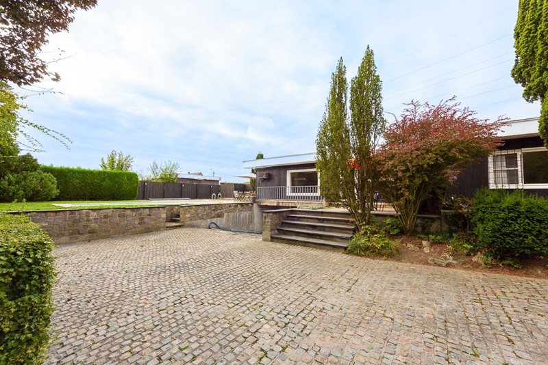 Op te frissen woning met zwembad ! - foto 1