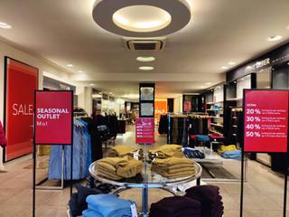 Dit commercieel pand is gelegen in de drukke handelsstraat Statiestraat in het hartje van Mol. Het pand beschikt over een grote vitrine waardoor...