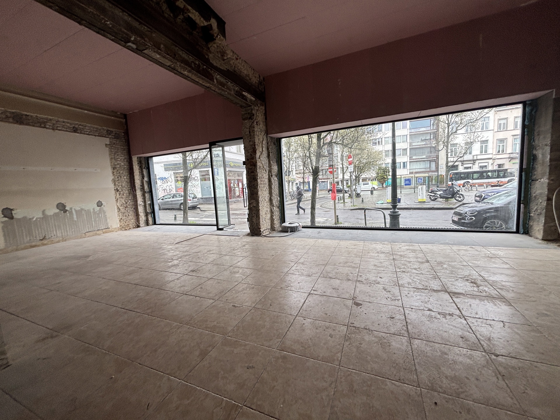 Commercial for rent in Ixelles - photo 2