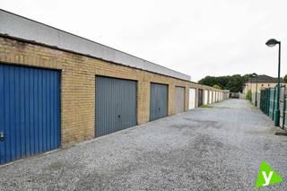 Deze garagebox maakt deel uit van een garagecomplex en is gelegen op 800m van het marktplein.Wenst u meer informatie? Aarzel dan niet ons te...