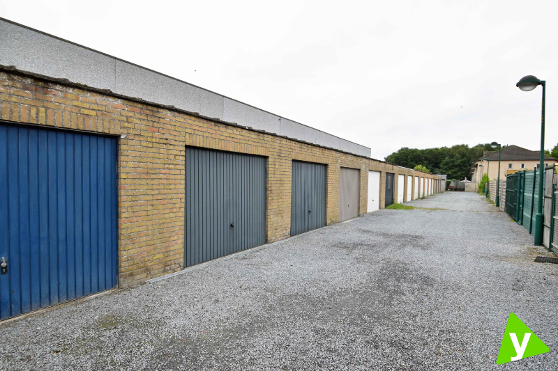 Garagebox op gunstige ligging vlakbij het centrum van Eeklo - foto 1