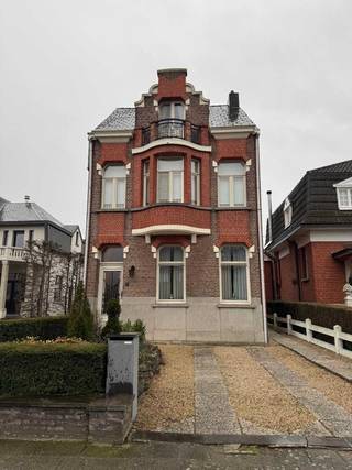 Statige interbellum woning met 4 slaapkamers en westelijk gerichte tuin.Op een gunstige ligging nabij het centrum van Nijlen bevindt zich een...