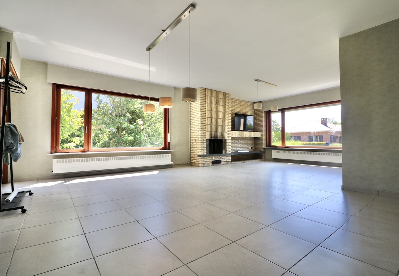 Rustig gelegen gelijkvloerse woning op residentiële ligging met 3 slpk, tuin, terras en garage voor 1.075 EUR/mnd - foto 4