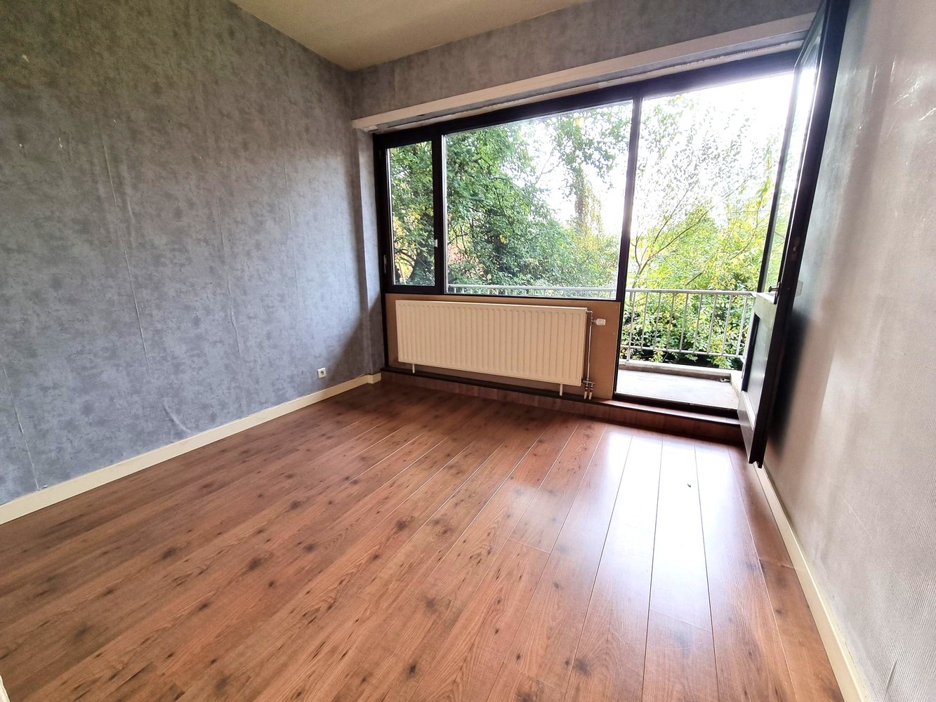 Verzorgd en ruim appartement van 97m², met 2 slaapkamers, terras aan de achterzijde en private kelderberging . - foto 5