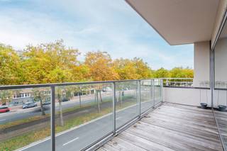 Deze catchy penthouse bevindt zich op de derde verdieping van een kleinschalige residentie in de geliefde woonwijk Pulhof.Deze gezellige woonwijk...