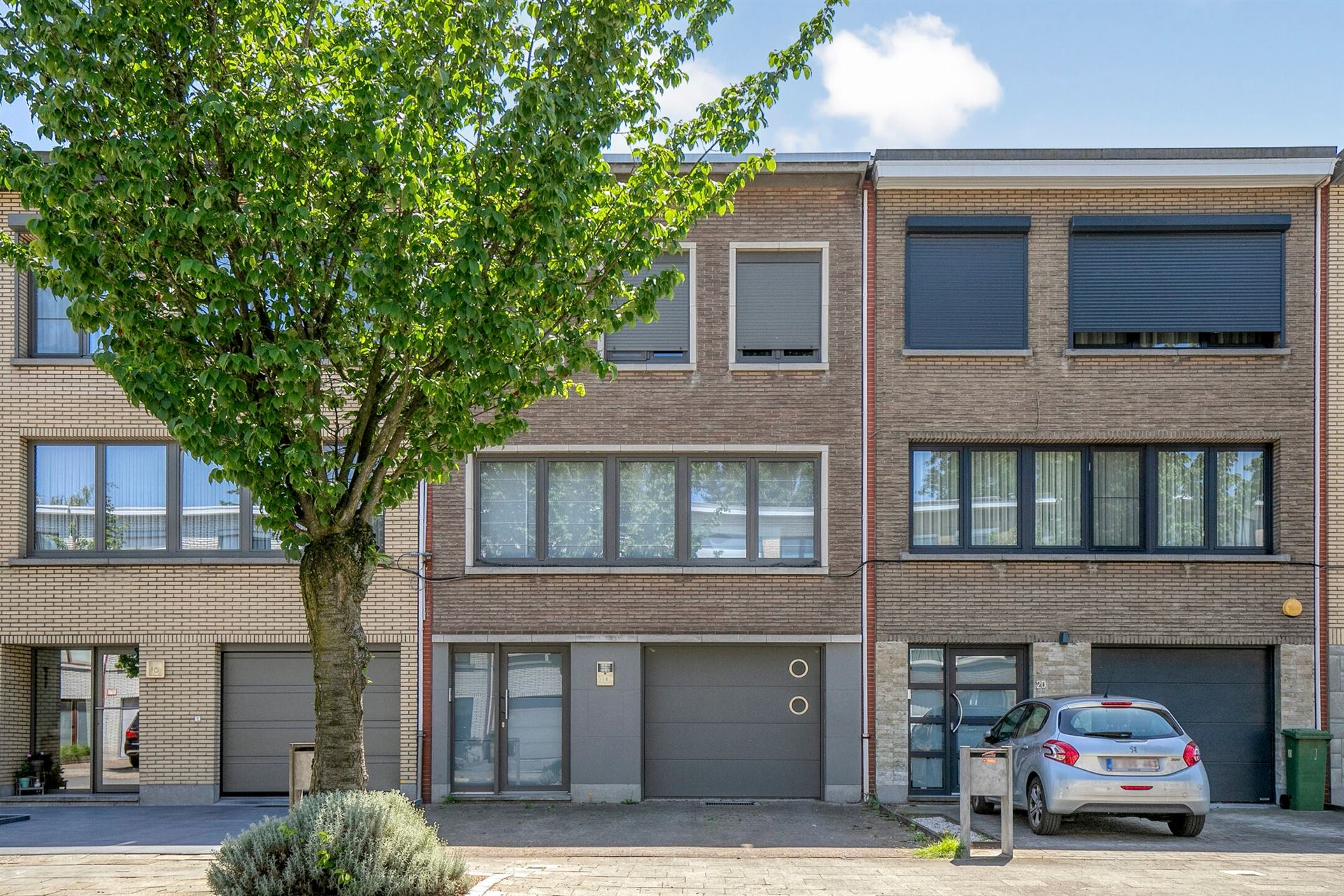 Ruime bel-etagewoning met 3 slpk's, garage en prachtige tuin! - foto 2