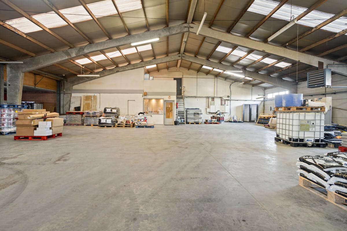 Entrepôt de 1 000 m² sur la rue Remi Claeysstraat à Zedelgem - photo 2