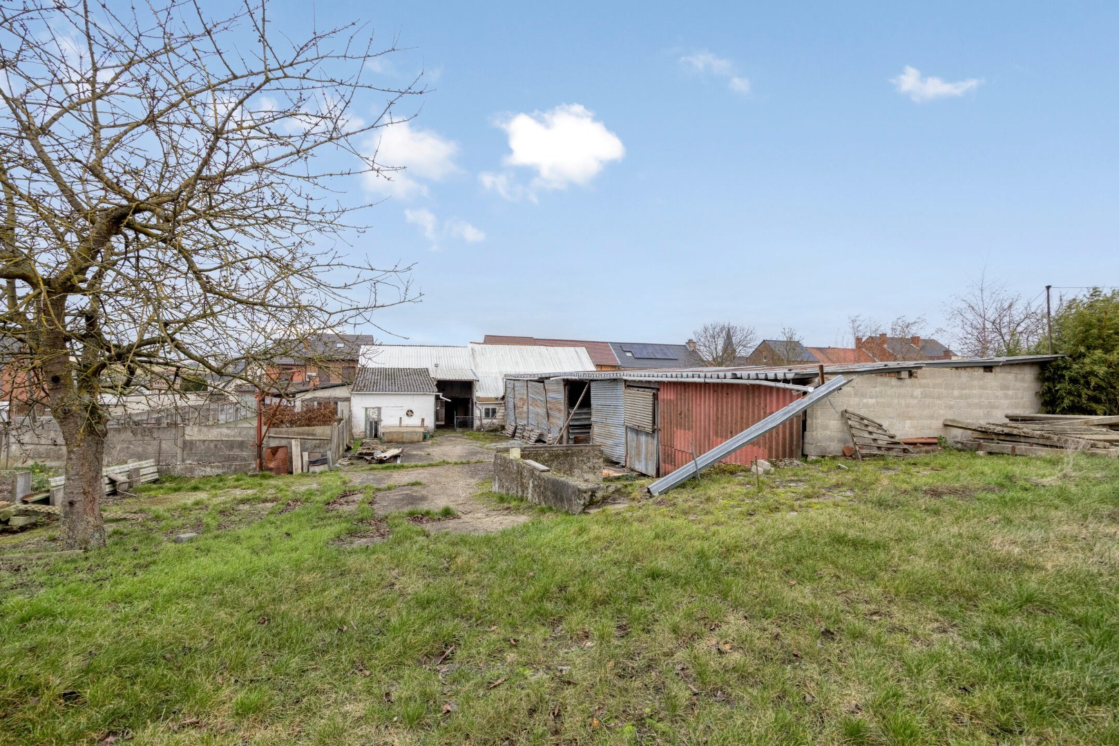 Hoeve met binnenkoer, stallen en tuin in landelijke dorpsligging te Nerem - foto 3