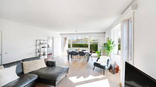 Groot 3-kamer appartement op een schitterende locatie aan het water, op nog geen 10 minuten fietsen van de Brugse binnenstad. Het appartement is...