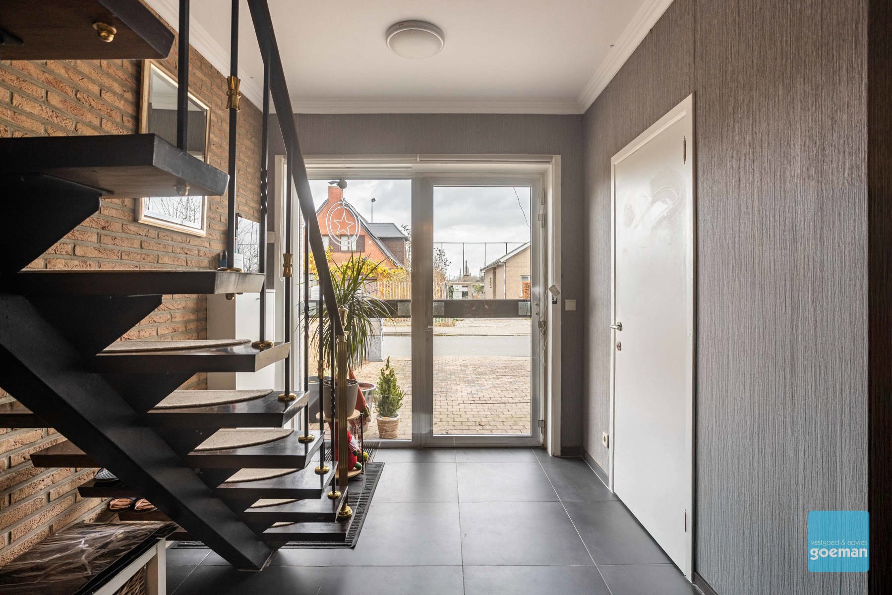 Instapklare, energiezuinige woning met 5 slpks, tuin en garage. - foto 4