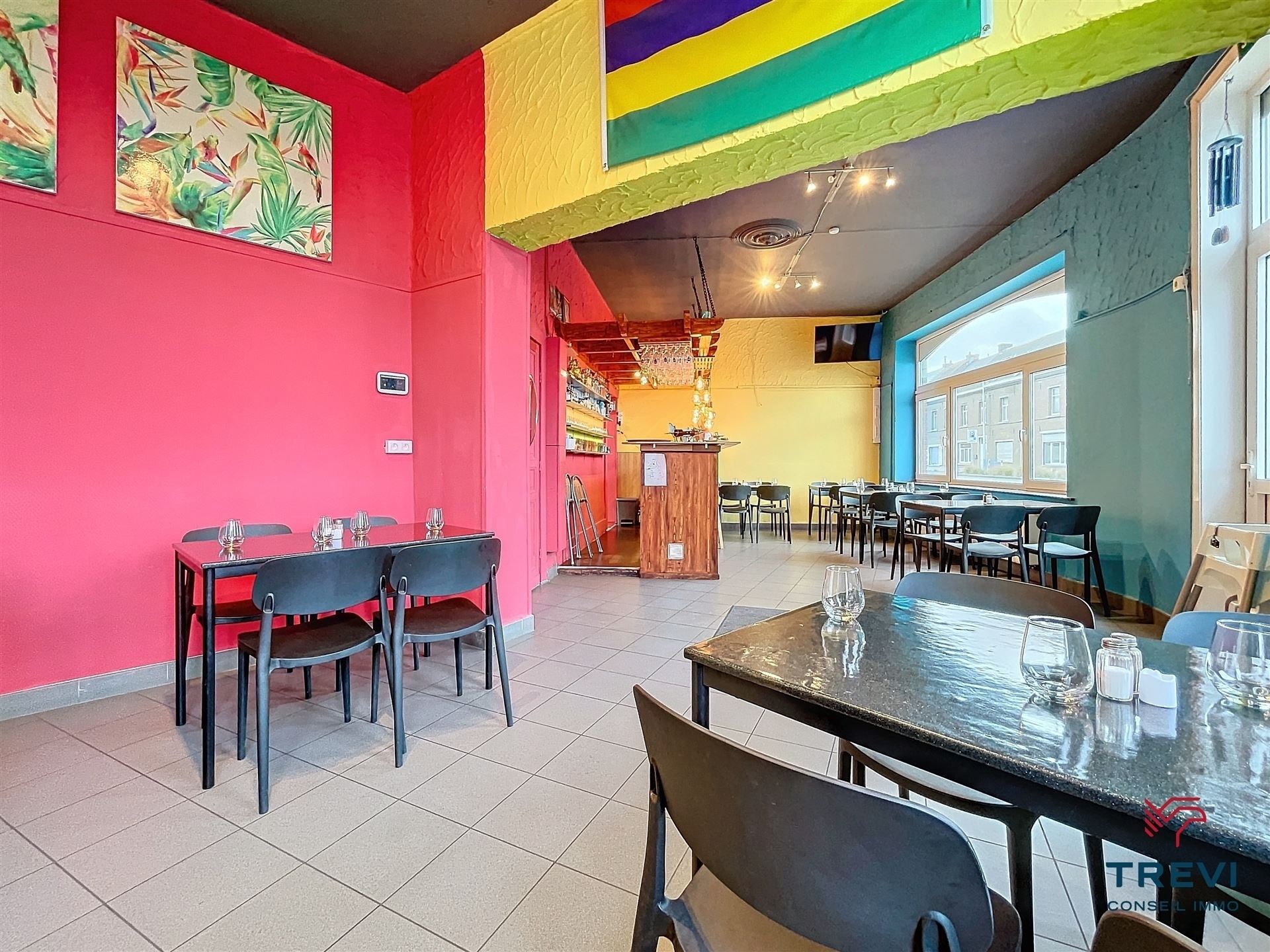 SOUS OPTION Beau commerce de restauration avec belle cuisine professionnelle neuve et grand logement à l'étage - photo 4