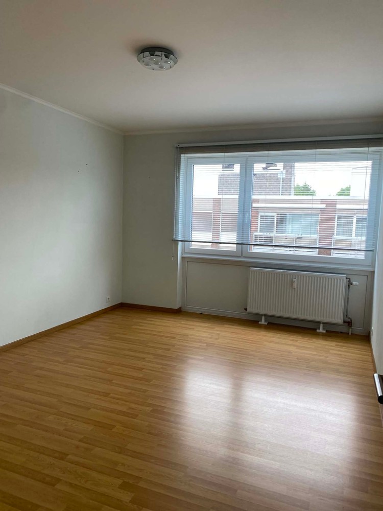 Te Huur – Goedgelegen 2-slaapkamerappartement met terras en garagebox - foto 3