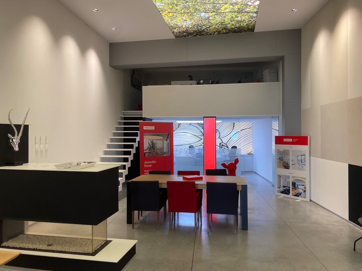 Handelspand/toonzaal met kantoor op invalsweg te Roeselare - foto 5