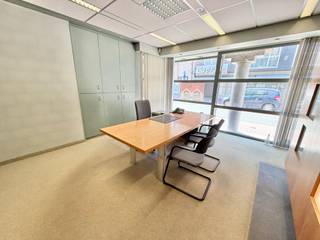 [[ DIT PAND NEEMT DEEL AAN DE ERA OPEN HUIZEN DAG OP 13/6 VAN 13:00 TOT 14:00 ]] Top gelegen handelspand met 3 private parkeerplaatsenDit commercieel...