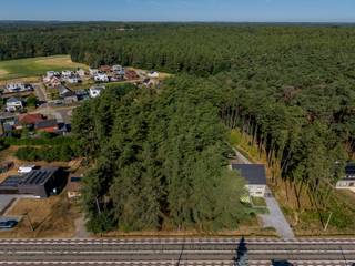 Prachtige bouwgrond voor open bebouwing op een perceel van 26a58ca.<br /><br />Deze bouwgrond heeft een straatbreedte van 21 meter met een bouwbreedte van 14 meter en een diepte van 130 meter met een bouwdiepte van 17 meter.<br /><br />Het perceel is geschikt voor open bebouwing. Dit alles met een west gerichte tuin.<br /><br />Centraal gelegen in Engsbergen (Tessenderlo-Ham). Dit alles met een vlotte verbinding naar de plaatselijke handel en de omliggende gemeenten. Ook de fiets- en wandelpaden in een groene omgeving binnen handbereik zijn hier zeker een meerwaarde.<br /><br />Bent u geïnteresseerd of wenst u extra informatie aangaande mogelijkheden? Bel ons op het nummer 014 58 02 08.<br /><br />*De aanduiding op de foto is van informatieve aard. De werkelijke perceelsgrens kan afwijken van deze afbeelding.<br />De renders zijn louter ter illustratie en zijn niet bindend.