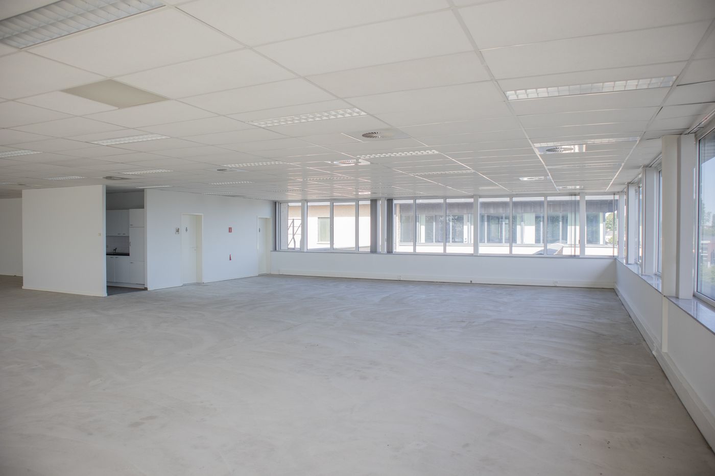 Instapklare kantoren van 391 m² vlakbij R0 - foto 5