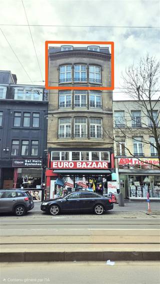 Zeer ruim totaal te renoveren duplex appartementGelegen op de 4de en 5de verdieping van een karaktervol gebouw met 5 eenheden, nabij het Astridplein...