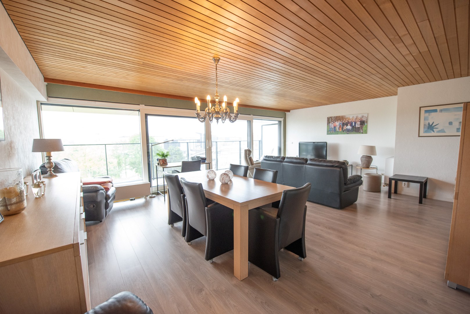 Te koop – Ruim gerenoveerd appartement in Residentie Regenboog. - foto 3
