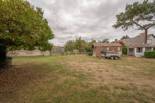 Dit ruim en uitstekend gelegen perceel bouwgrond met een totale oppervlakte 1.341m², bevindt zich in doodlopende straat op een rustige locatie...