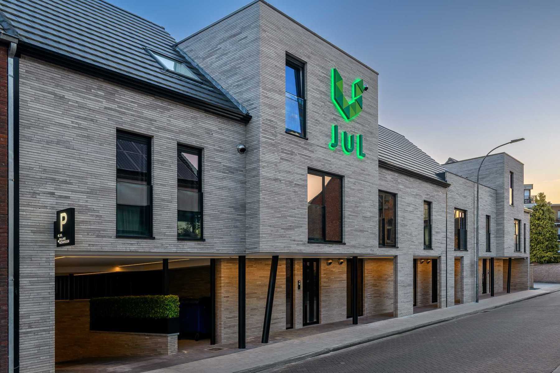 Hypermoderne en stijlvolle kantoorruimtes in centrum Geel - foto 1