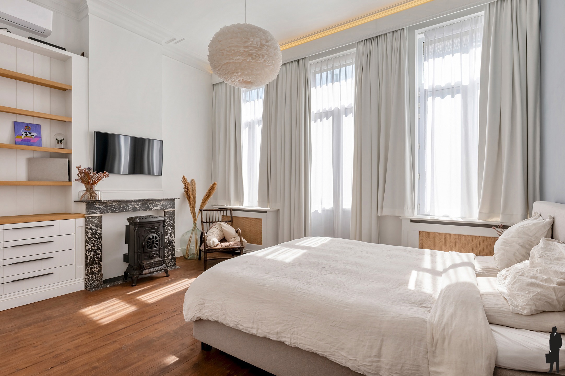 Karaktervolle, volledig gerenoveerde woning met 4 slaapkamers en stadstuin in het hart van Berchem - foto 4