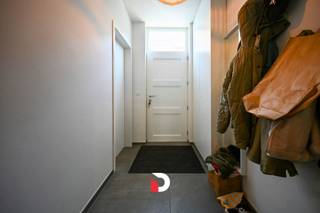 Deze knusse woning is gelegen op een rustige locatie in het historisch en pittoreske centrum van Damme op 150m van de markt/stadhuis. De woning...