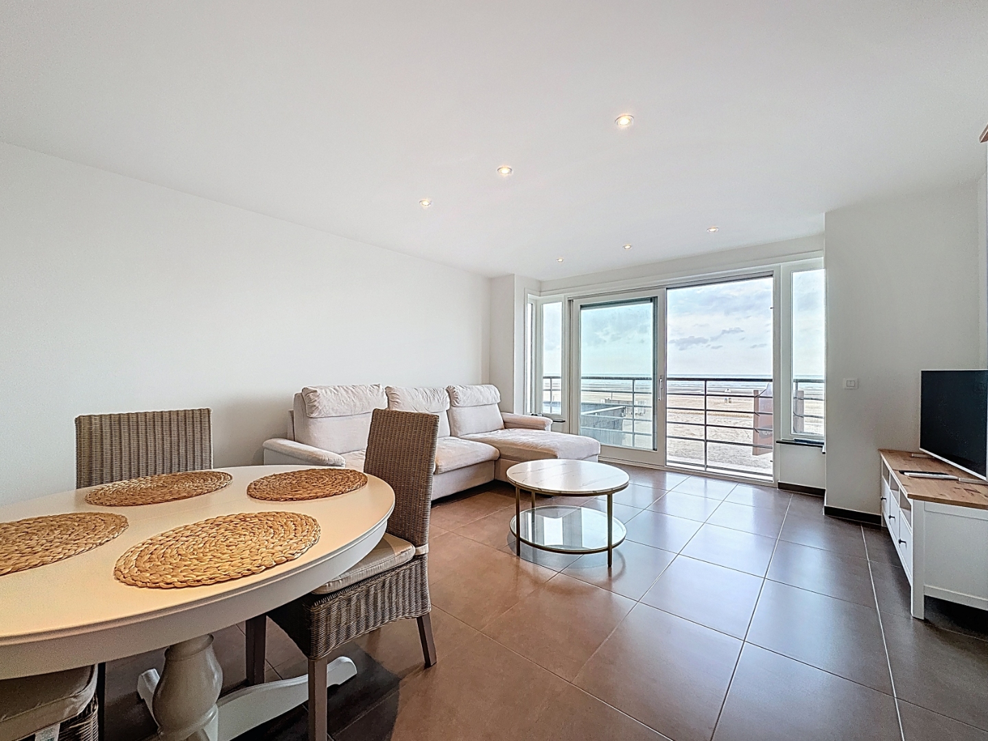 Instapklaar appartement op de Zeedijk van De Panne. - foto 3