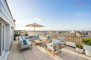 Exclusive penthouse, duplex apartment with fantastic views of the sea, dunes and hinterland for sale in Middelkerke. You are on the ninth and...