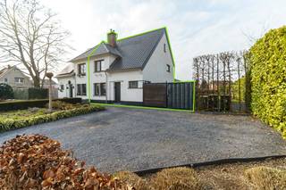 Voor meer info of een bezoek ter plaatse contacteer steven@copandi.be of bel 0498 61 58 86.Deze recent gerenoveerde woning (2020) staat te koop op...