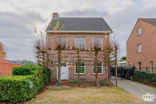 Instapklare woning in klassieke bouwstijl op toplocatie, met fraai landelijk uitzicht, vlak bij de Nederlandse grens en alle voorzieningen in...