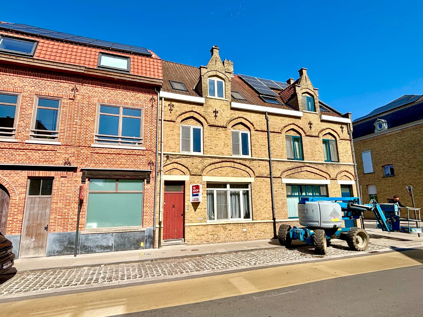 Ruime stadswoning met 3 tot 5 slpks en koer - foto 1