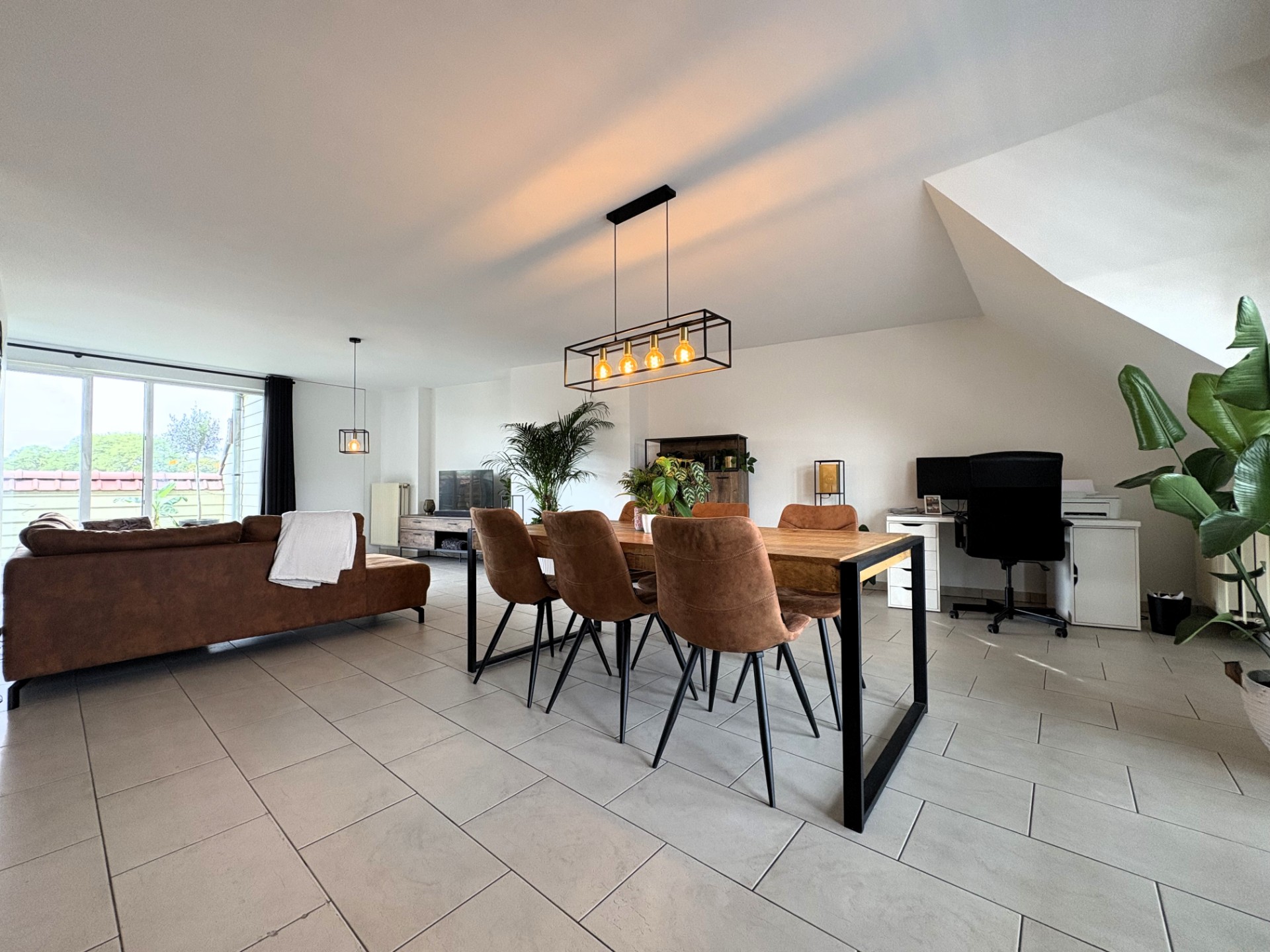 Ruim appartement met 2 slaapkamers en garage - photo 2