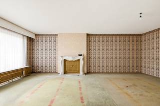 <h1><span>Ruim en uniek appartement met 4 slaapkamers</span></h1>
<p><span>Op te frissen appartement van ca. </span><strong><span>205 m²</span></strong><span> met een </span><strong><span>zuidgericht terras</span></strong><span> en maar liefst </span><strong><span>4 slaapkamers</span></strong><span> gelegen op de tweede verdieping. Dankzij de indrukwekkende </span><strong><span>gevelbreedte van ca. 18,5m </span></strong><span>geniet u van veel lichtinval en ruimte. De woning bevindt zich op een absolute toplocatie in Borgerhout, op wandelafstand van het openbaar vervoer, winkels, scholen, gezellige horecazaken en het gezellige </span><strong><span>Te Boelaarpark</span></strong><span>.</span></p>
<p><span>Deze eigendom bestaat uit </span><strong><span>twee verbonden appartementen</span></strong><span>, elk met een eigen kadastraal nummer. Hierdoor is dit een ideale opportuniteit voor wie op zoek is naar een ruime woonst met mogelijkheden voor een combinatie van wonen en werken, een kangoeroewoning of co-housing.</span></p>
<h2><span>Indeling appartement 1</span></h2>
<ul>
<li><span>Inkomhal met ingebouwde kasten</span></li>
<li><span>Gastentoilet</span></li>
<li><span>Slaapkamer 1 met aansluitende dressing/berging</span></li>
<li><span>Badkamer</span></li>
<li><span>Keuken</span></li>
<li><span>Ruime leefruimte met doorgang naar de leefruimte van appartement 2</span></li>
</ul>
<h2><span>Indeling appartement 2</span></h2>
<ul>
<li><span>Inkomhal met ingebouwde kasten</span></li>
<li><span>Gastentoilet</span></li>
<li><span>Slaapkamer 2</span></li>
<li><span>Slaapkamer 3</span></li>
<li><span>Slaapkamer 4</span></li>
<li><span>Badkamer 2</span></li>
<li><span>Badkamer 3</span></li>
<li><span>Keuken</span></li>
<li><span>Leefruimte</span></li>
</ul>
<h2><span>Troeven</span></h2>
<ul>
<li><strong><span>Mobiscore: 9,4/10</span></strong></li>
<li><span>Unieke woonoppervlakte van ca. </span><strong><span>205 m²</span></strong></li>
<li><span>Indrukwekkende </span><strong><span>gevelbreedte van ca. 18,5m</span></strong></li>
<li><span>Twee verbonden appartementen, elk met een eigen kadastraal nummer</span></li>
<li><span>Ideaal voor een combinatie van wonen en werken, co-housing of kangoeroewonen</span></li>
<li><span>Zuidgericht terras</span></li>
<li><span>Beide appartementen beschikken over een </span><strong><span>EPC-label B</span></strong></li>
<li><strong><span>2 kelderbergingen</span></strong></li>
<li><span>Mogelijkheid tot aankoop van </span><strong><span>2 autostaanplaatsen</span></strong></li>
</ul>